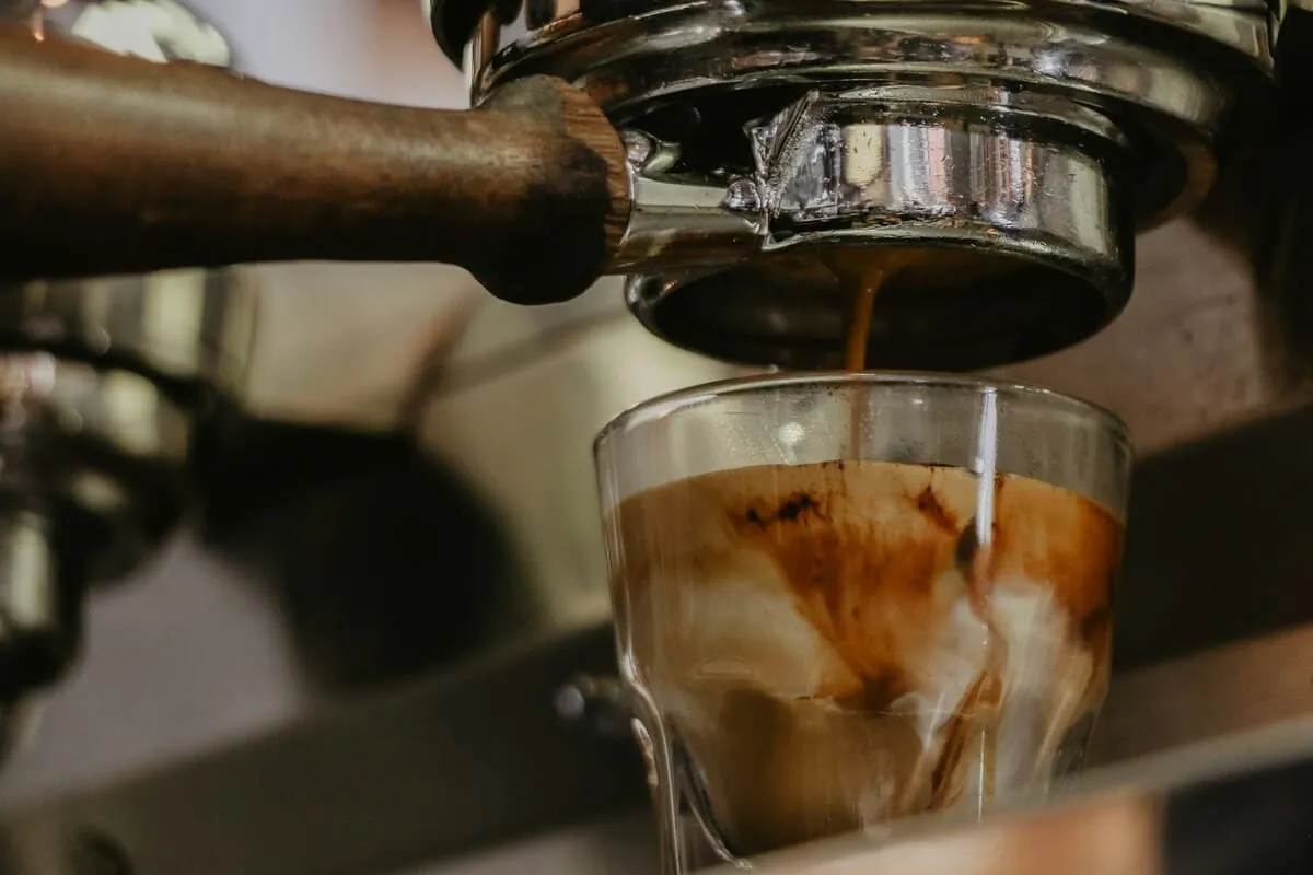 Cuánto café usar por taza: ratios y proporciones perfectas